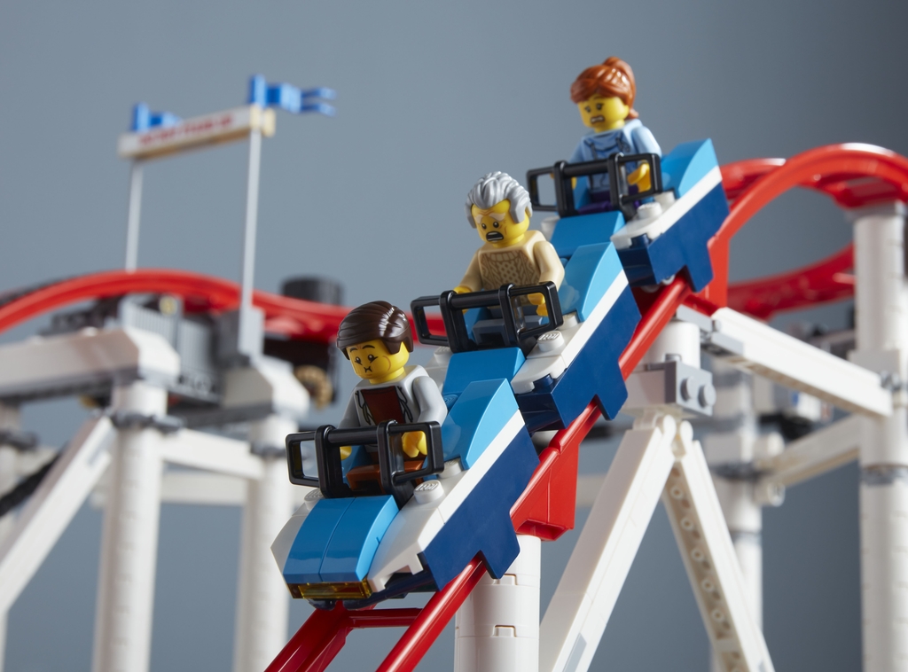 10261-LEGO-Creator-Expert-Roller-Coaster-Lifestyle-Track.jpg